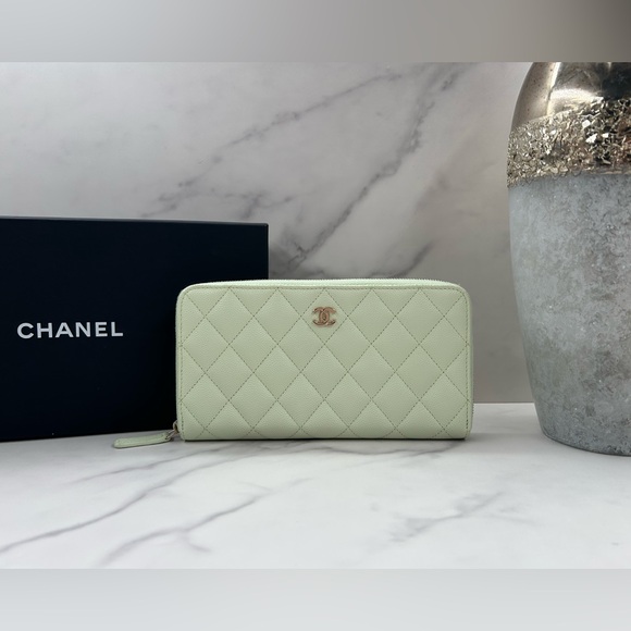 🔥RARE!! CHANEL•Caviar Quilted Zip Around Long Wallet - Picture 1 of 9